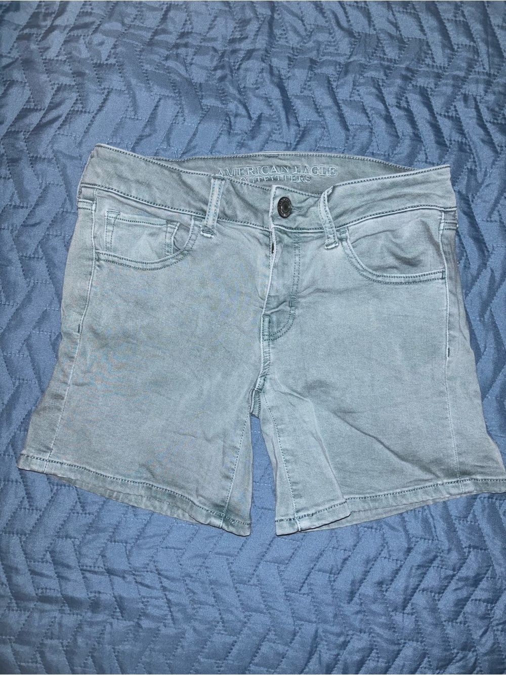 4/$20 American Eagle Outfitters Women's Light Wash Midi Shorts